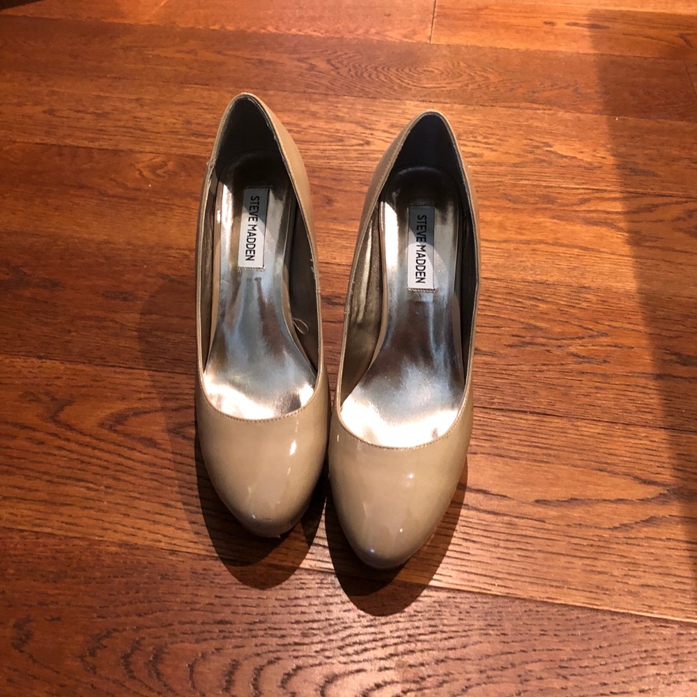 Steve Maddens nude shoe